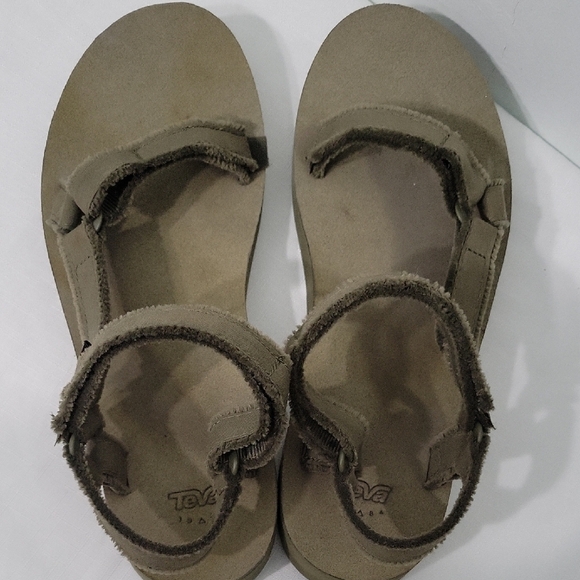 Teva  Unisex Green Olive Color Sandals Size 11 - Picture 3 of 15